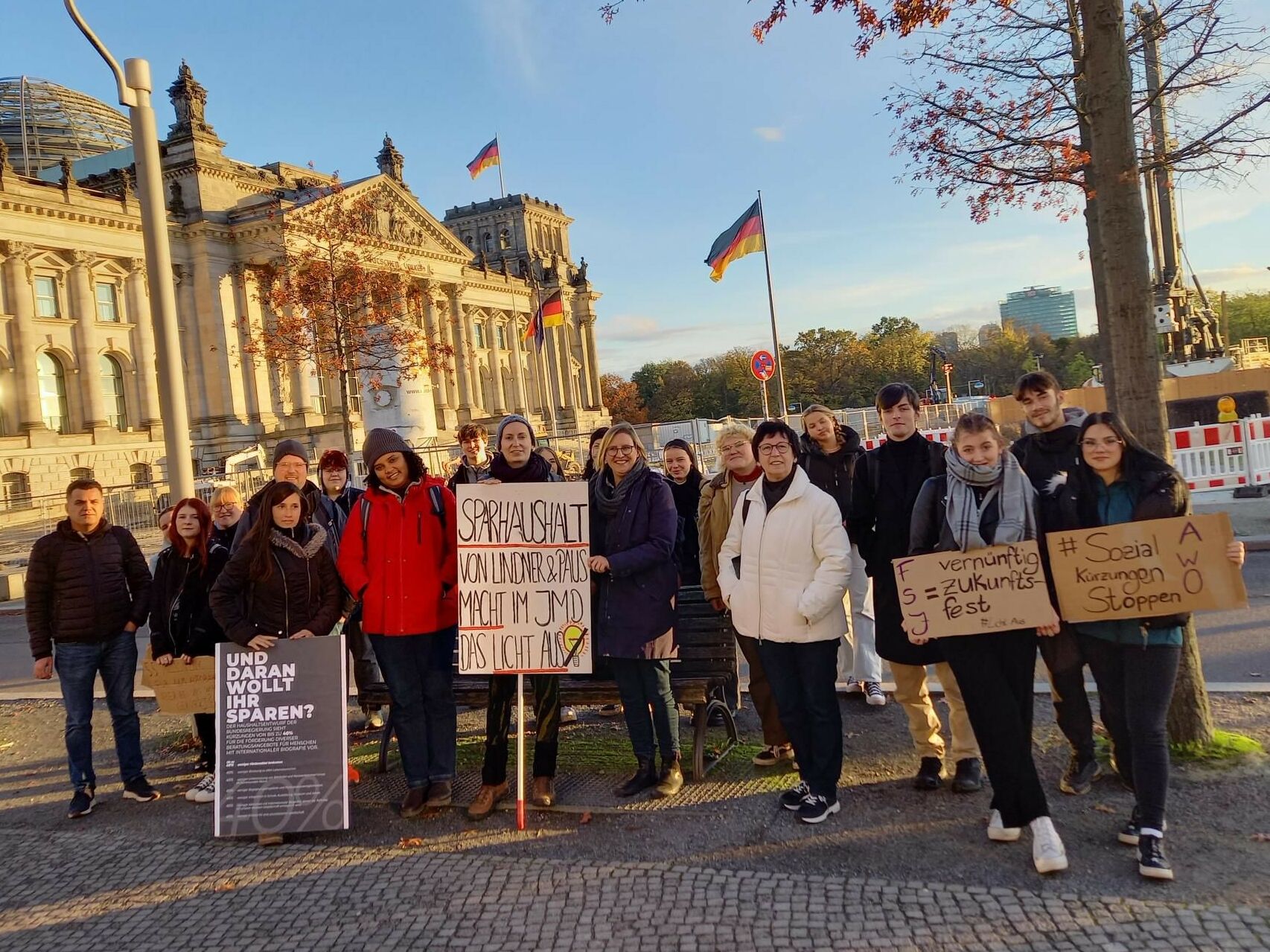 Über 20 Vertreter*innen der AWO Thüringen zur Demo in Berlin